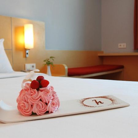 Arcadia Surabaya Hotel Exterior photo