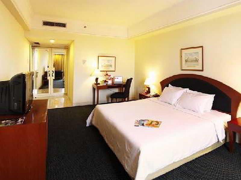 Arcadia Surabaya Hotel Exterior photo