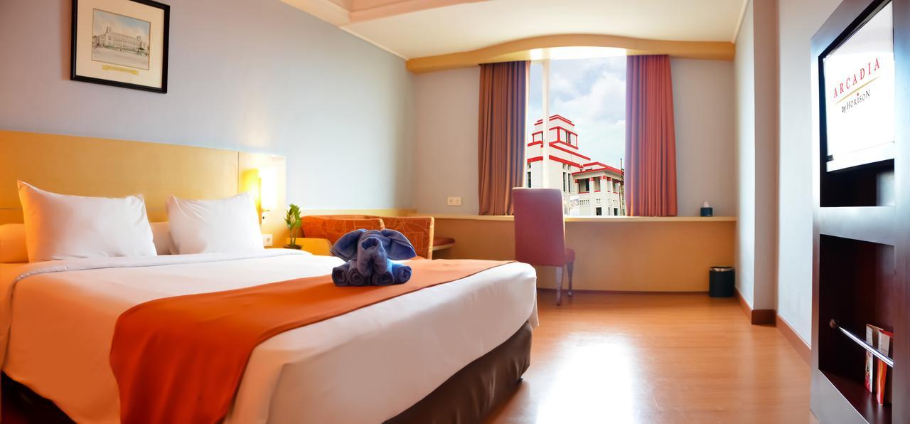 Arcadia Surabaya Hotel Exterior photo
