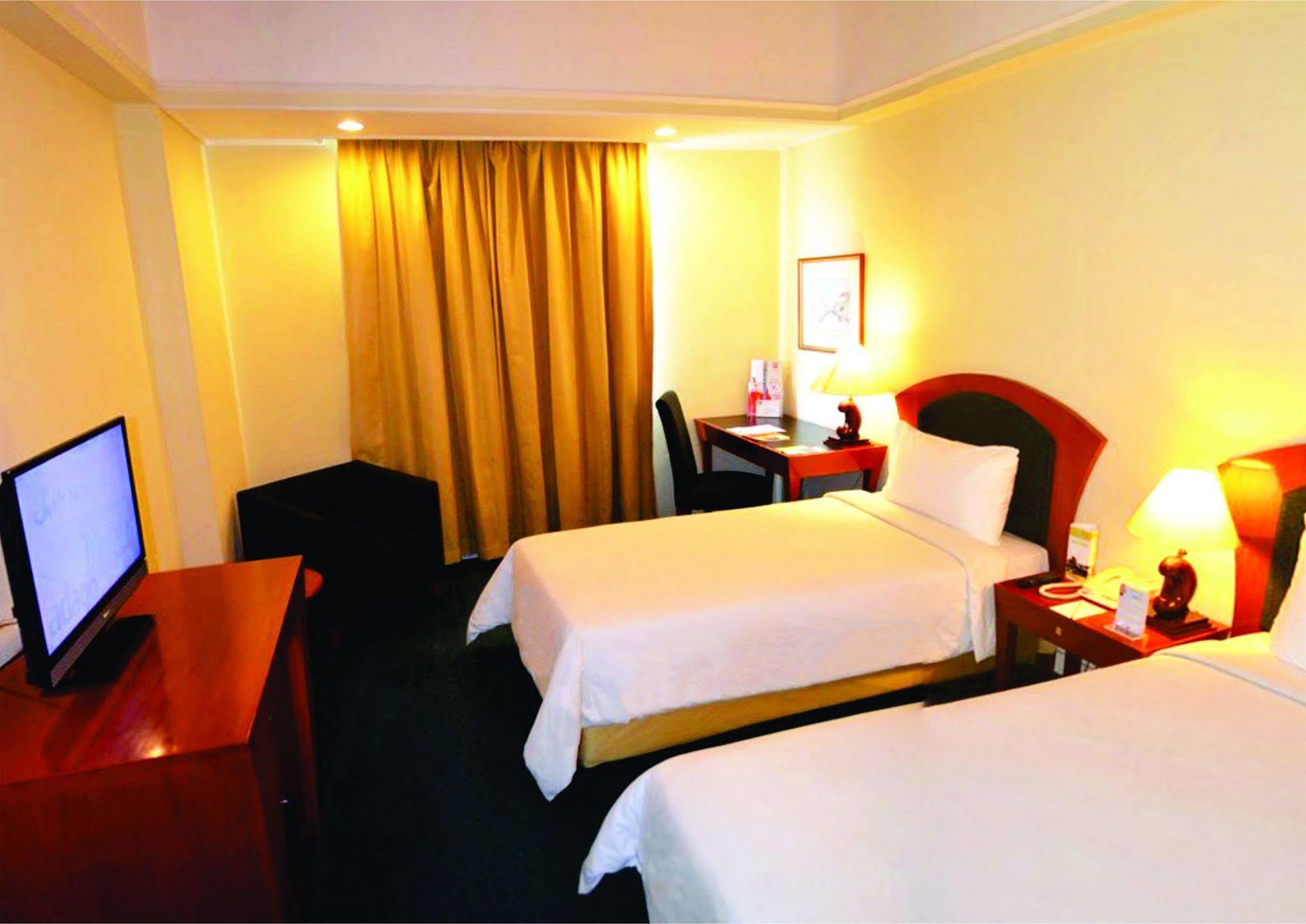Arcadia Surabaya Hotel Exterior photo