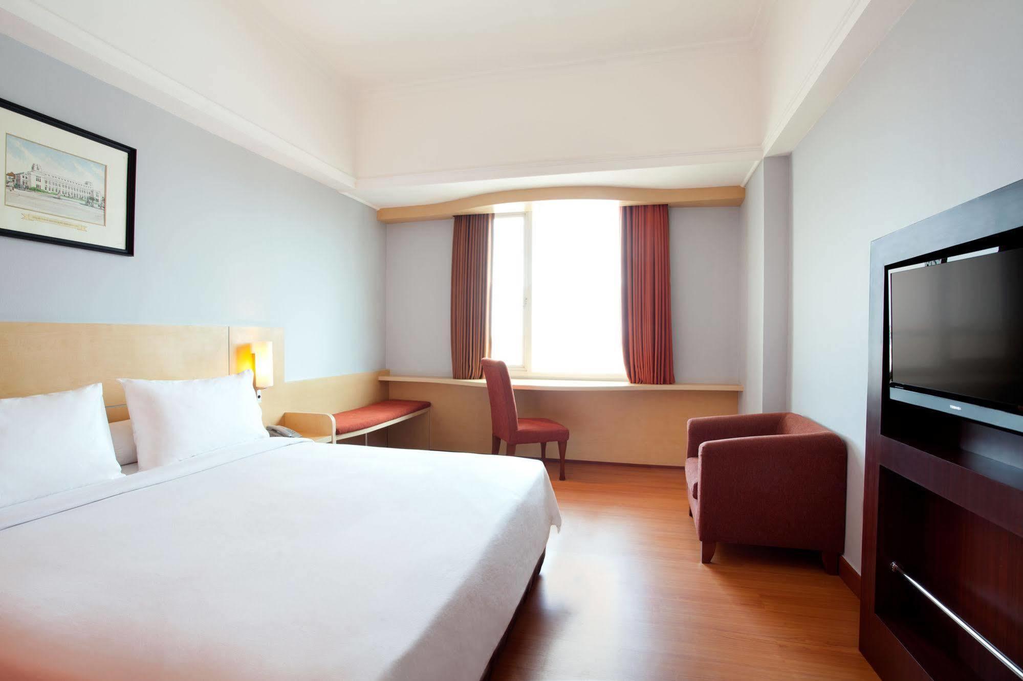 Arcadia Surabaya Hotel Exterior photo