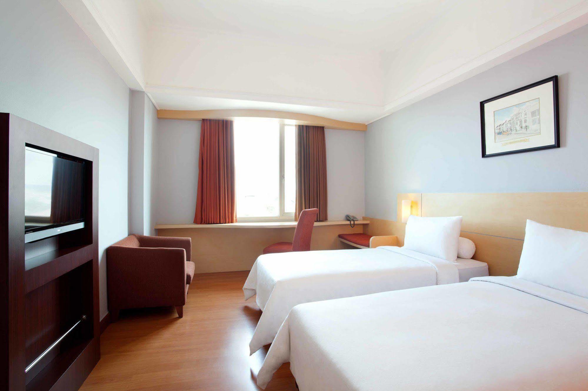 Arcadia Surabaya Hotel Exterior photo