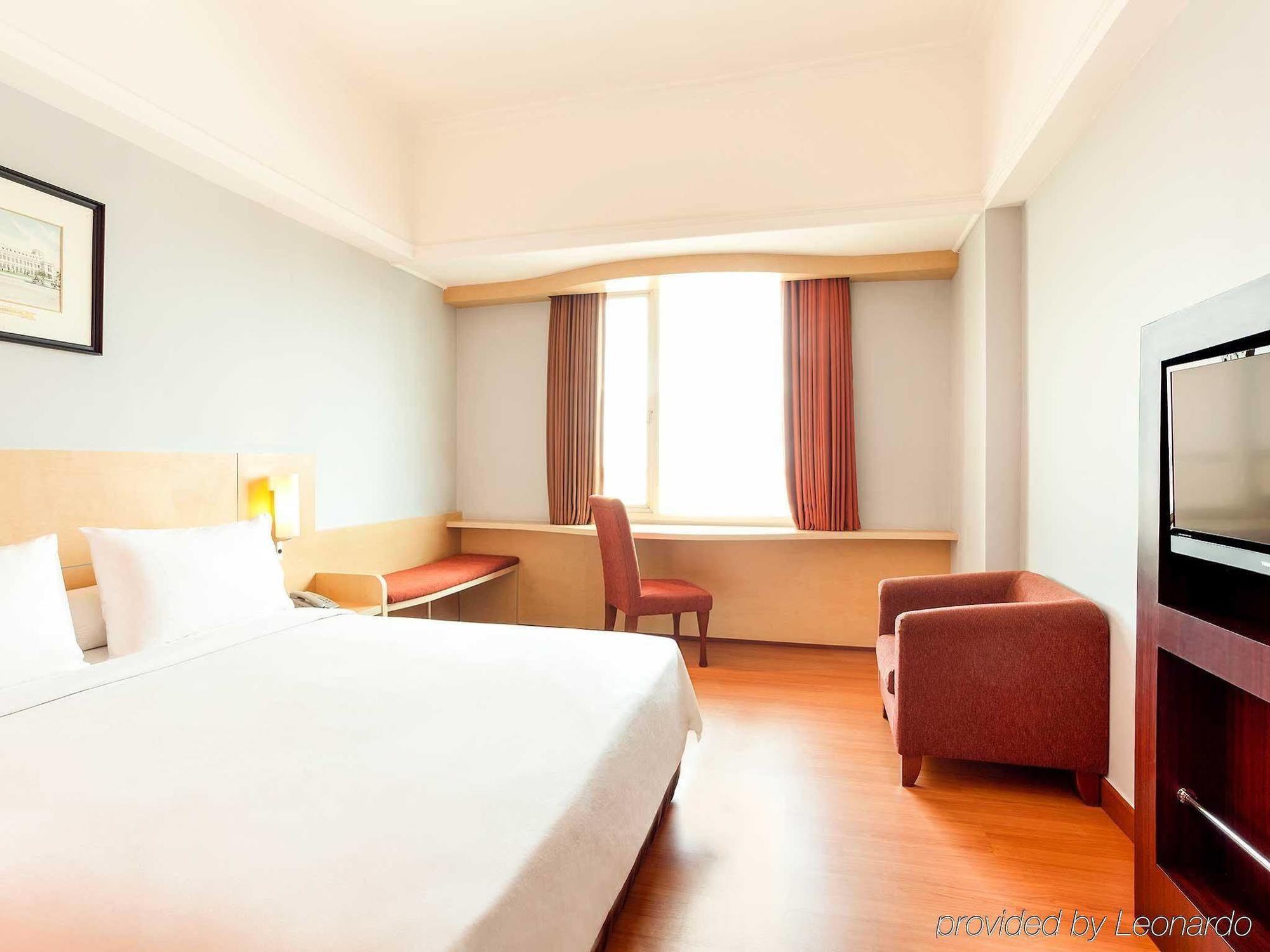Arcadia Surabaya Hotel Exterior photo
