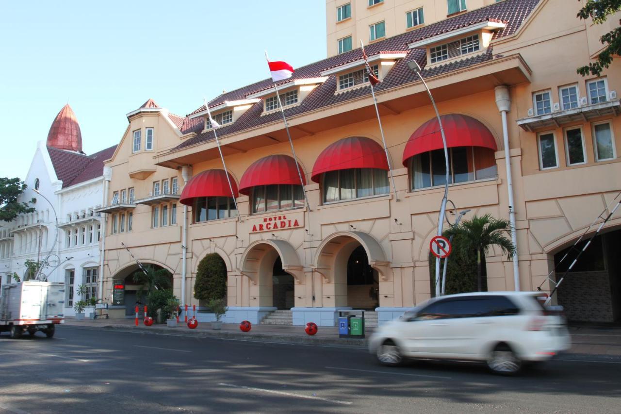 Arcadia Surabaya Hotel Exterior photo